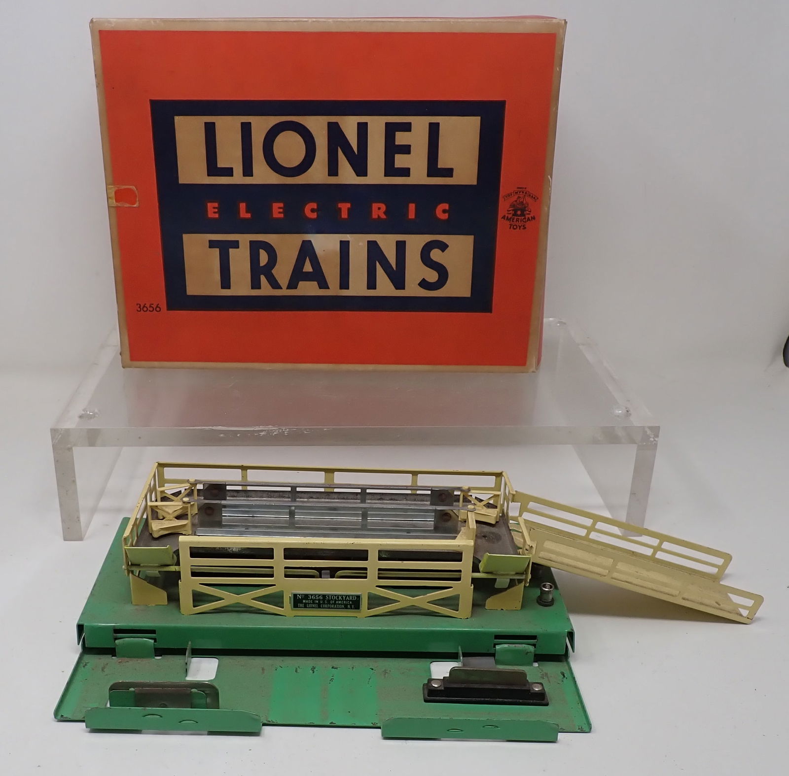 Lionel No. 3656 Operating Cattle Car (1 of 4)