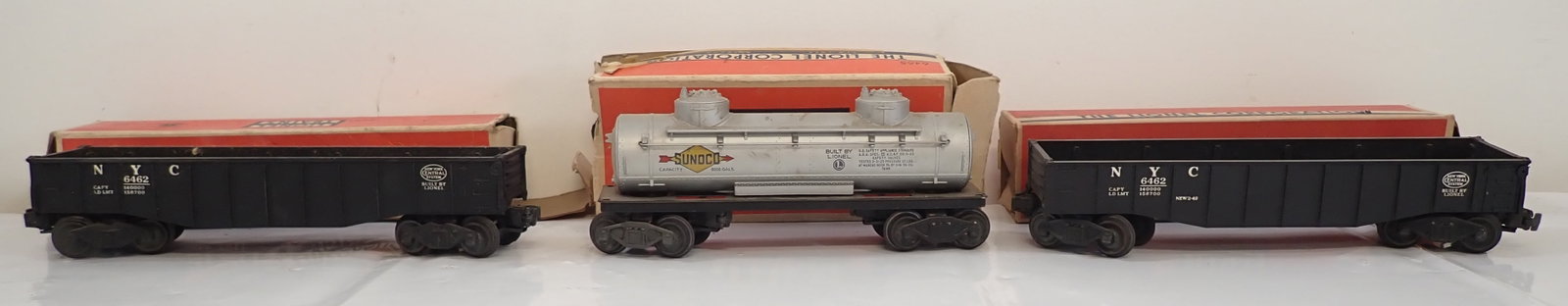 Lionel 6462 Gondola & 6465 Sunoco Tanker Cars: In original boxes