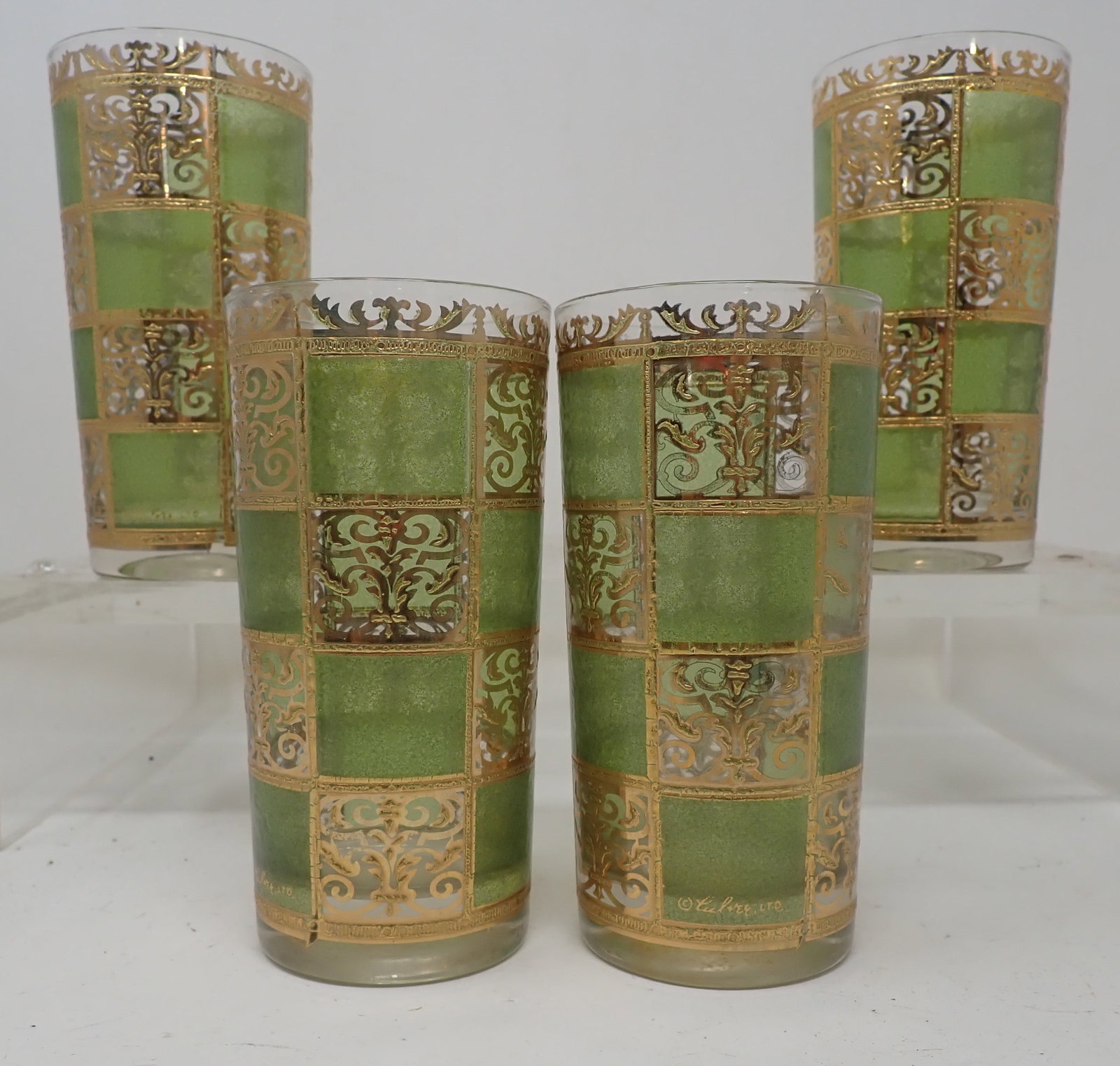 4 Culver High Ball Drinking Glasses: Approx 2 3/4" in diameter and 5 1/2" tall.