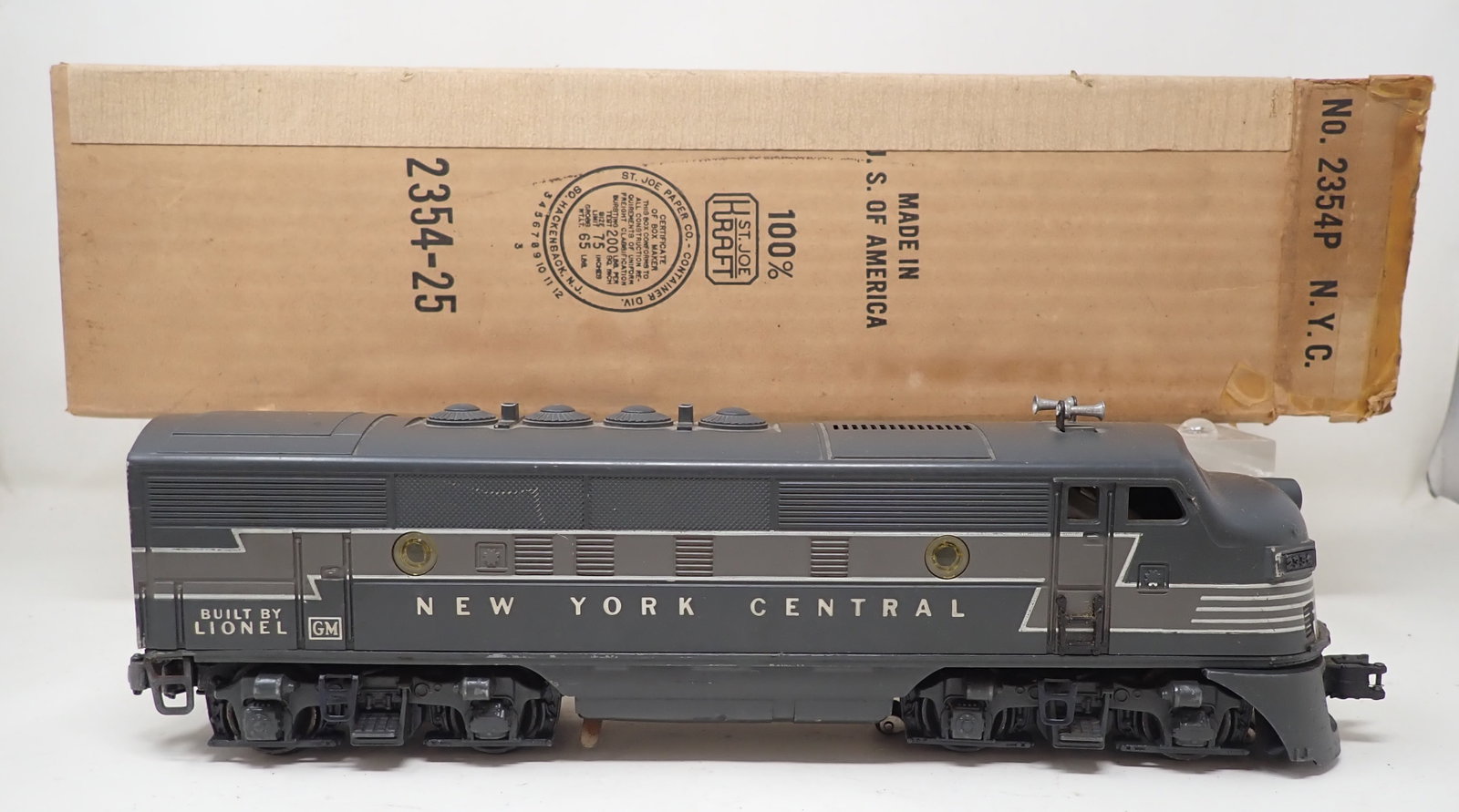 Lionel 2354P New York Central Diesel Locomotice: with original box