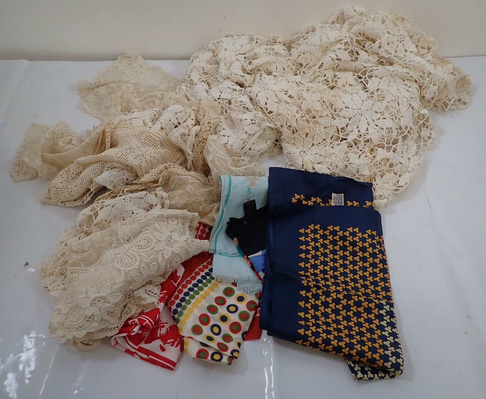 Doilies Tablecloth & Scarves: Getting all pictured