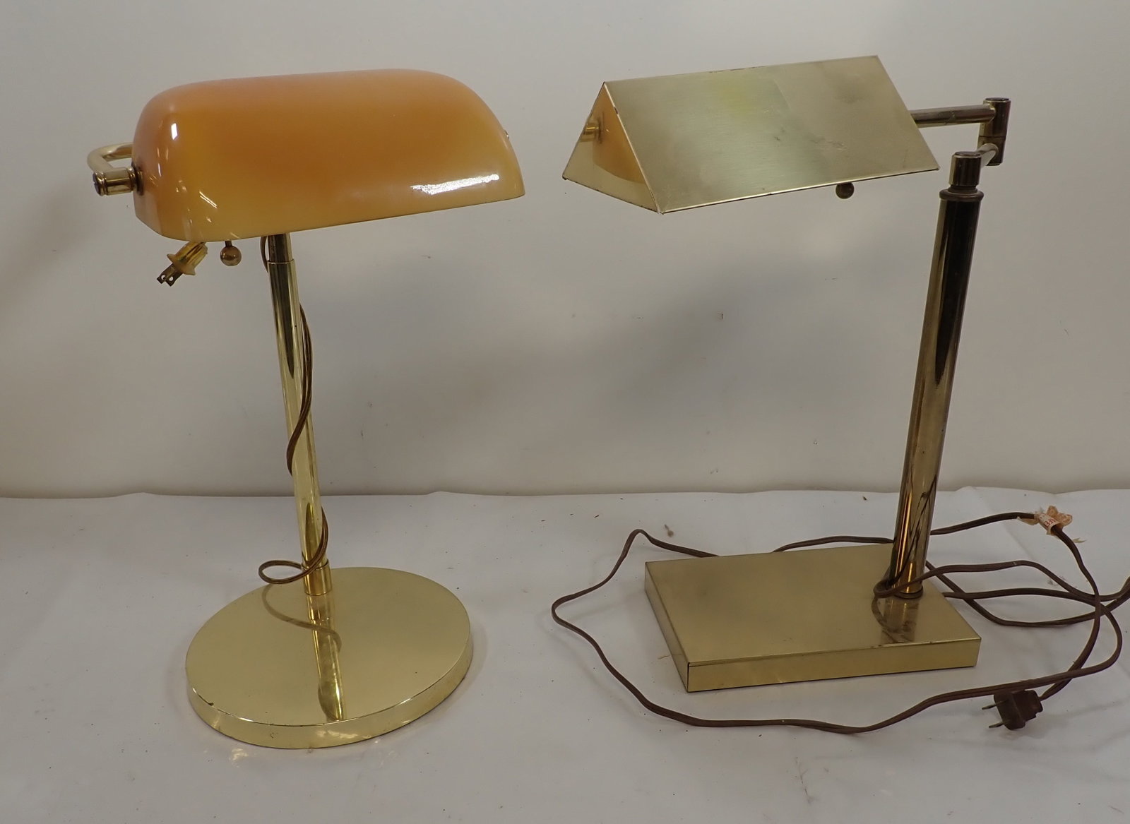 2 Desk Lamps One Brass: Left one is apprx 16 1/4" tall and is brass. No in house shipping