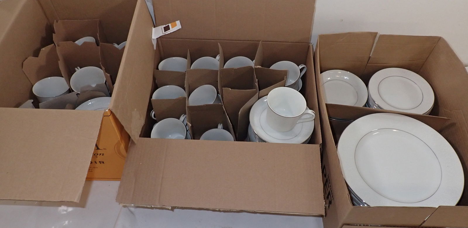 Crown Victoria Lovelace Pattern Fine China (1 of 4)