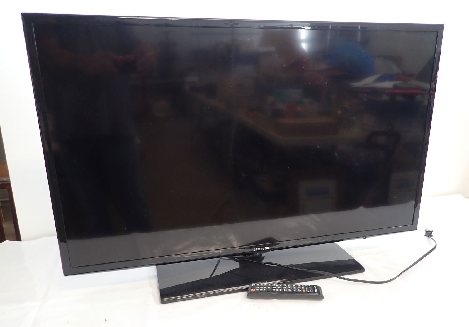 Samsung 40" TV (1 of 3)
