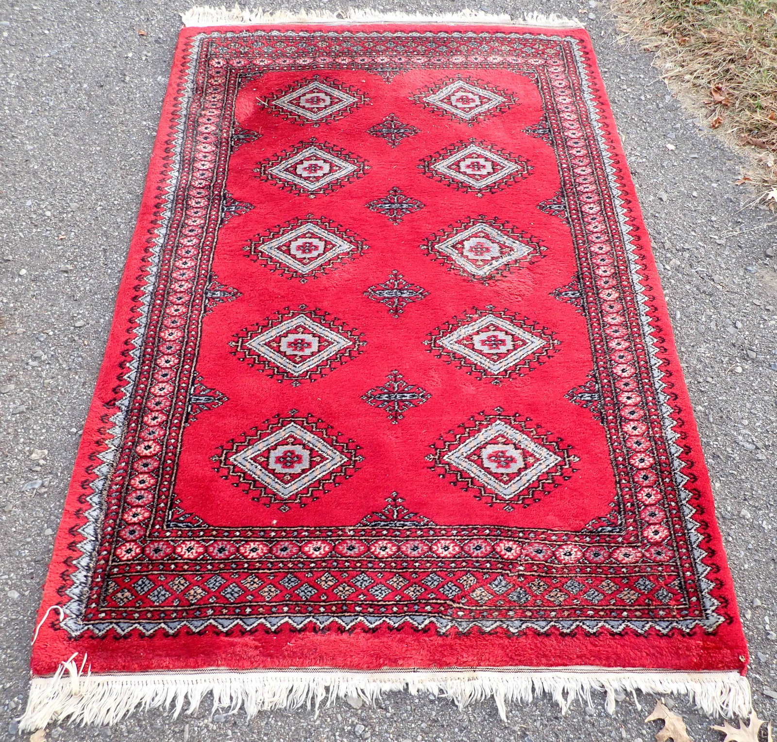 Oriental Area Rug: Apprx 48" x 76"