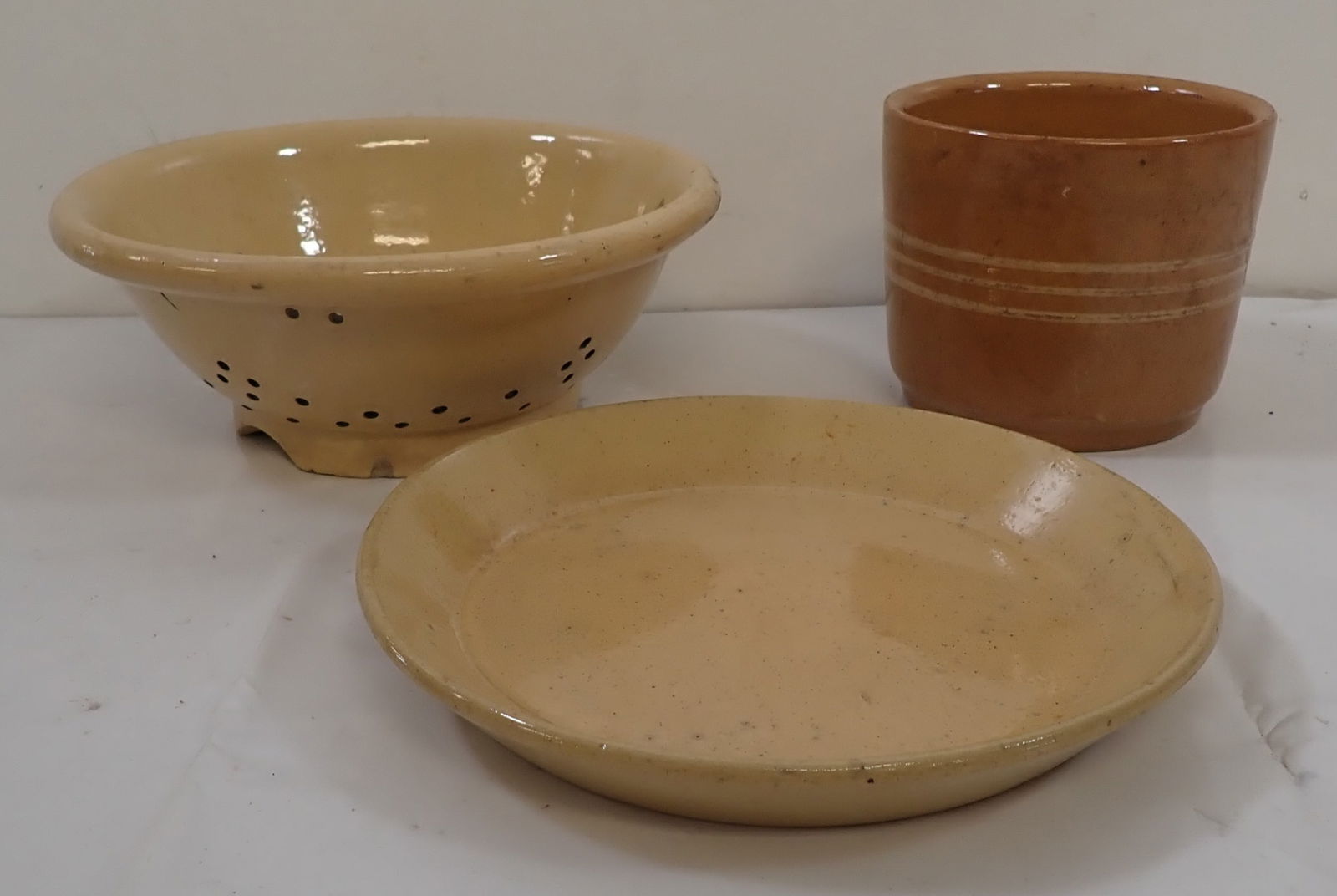 Yellow Ware Pie Plate Colander & Banded Crock (1 of 3)