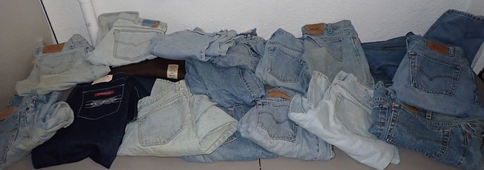 Mens & Womens Jeans incl Levis (1 of 11)