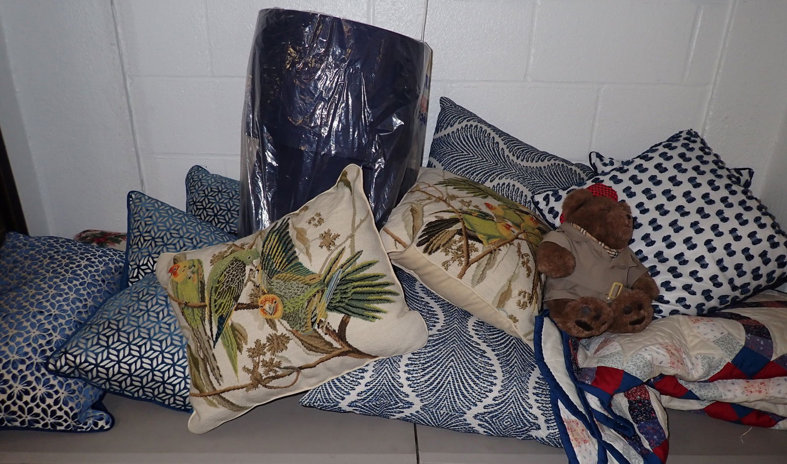 Pillows Quilt & Misc: Must take all. No in house shipping