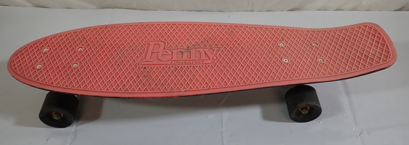 Penny Nickel Australian Skateboard: Apprx 7 1/2" x 27".