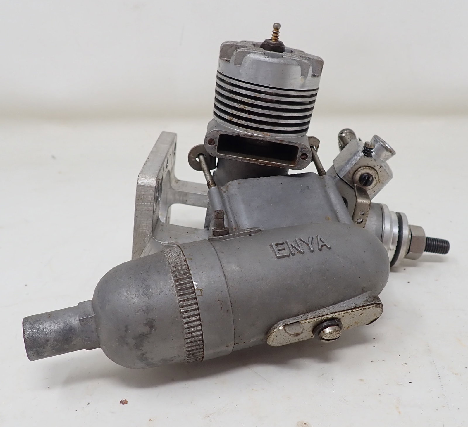 Enya Model 5224 Airplane Engine: Model airplane engine