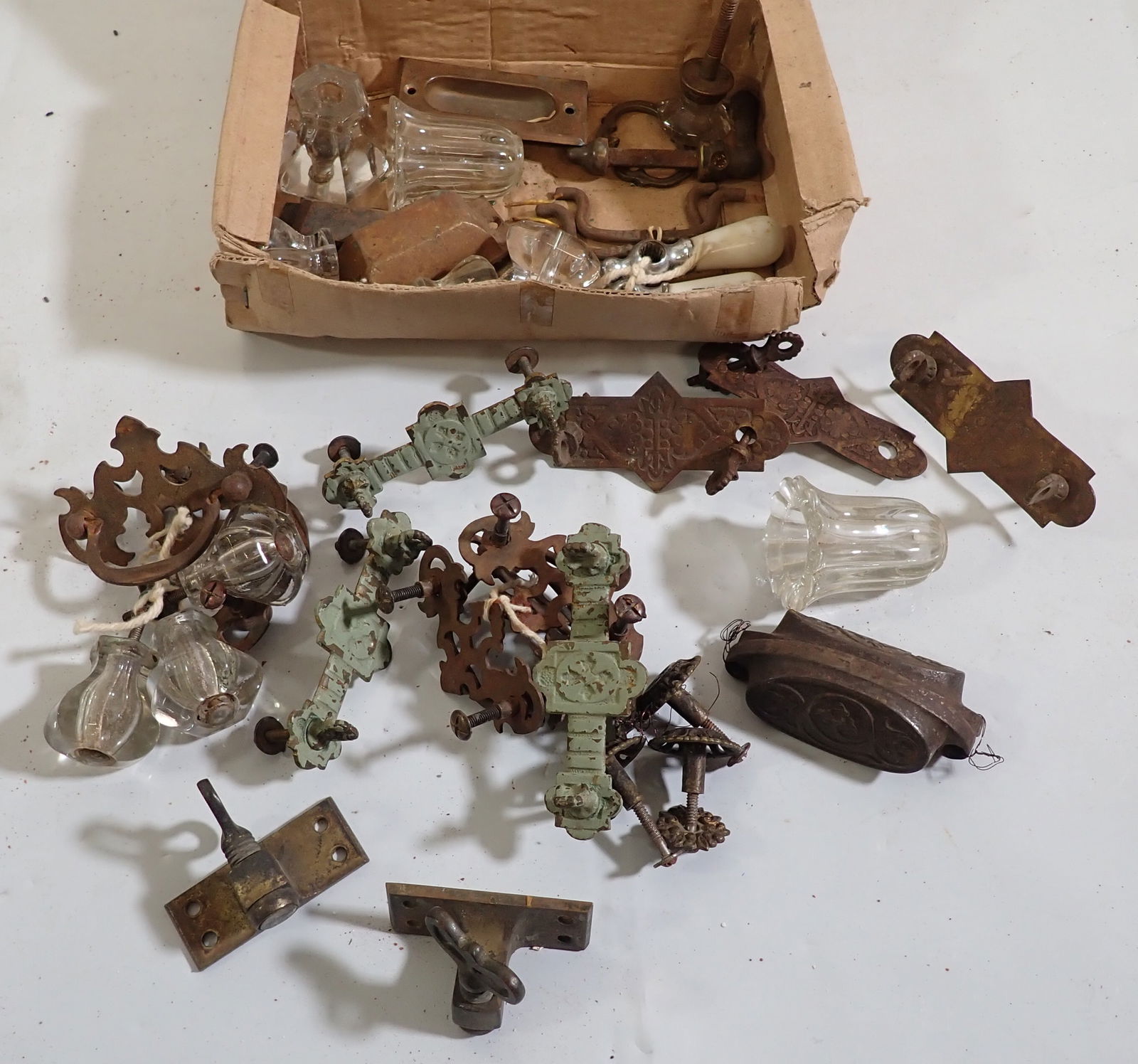 Drawer Pulls Misc Hardware (1 of 5)