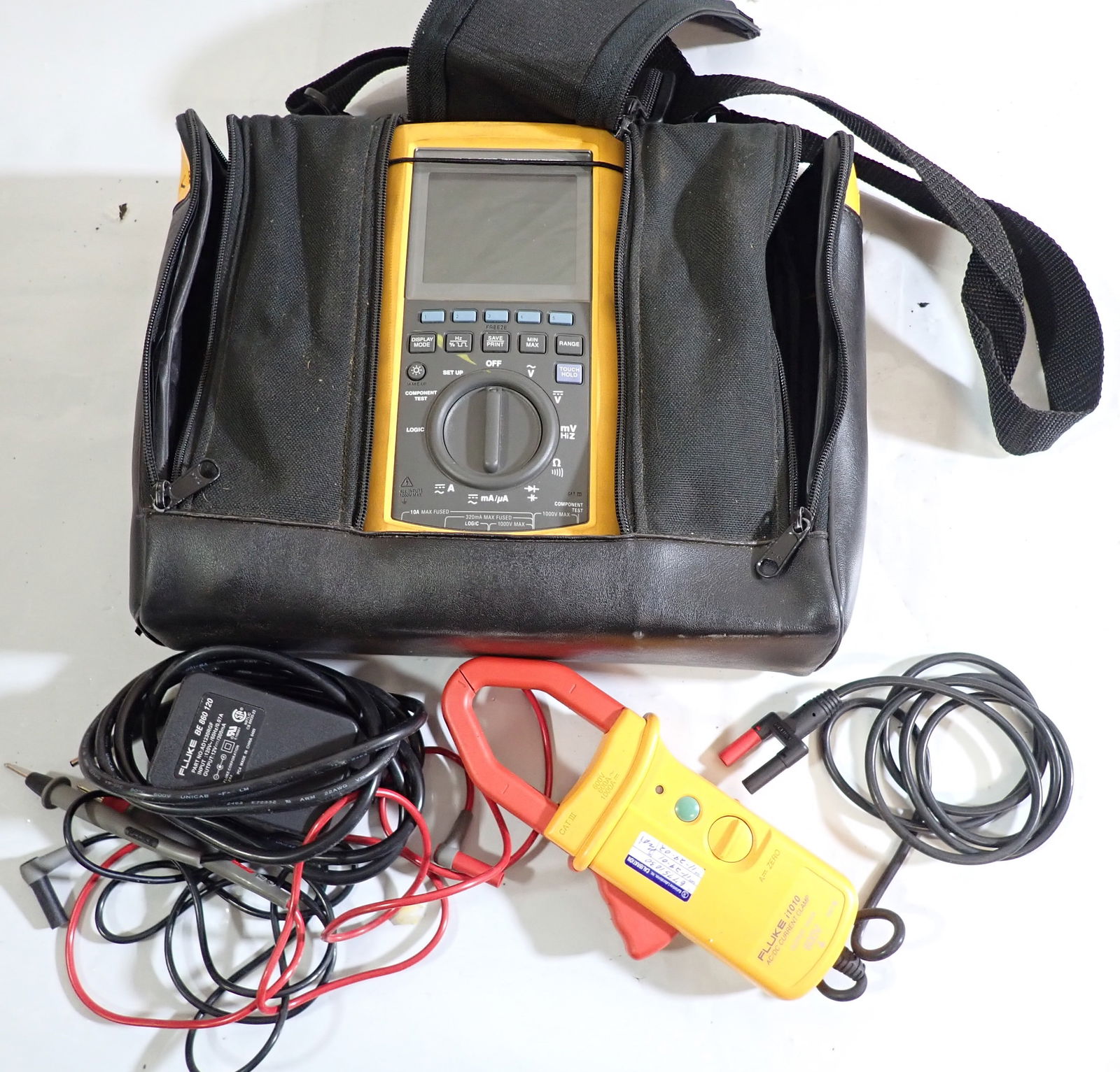 Fluke 867B Graphical Multimeter (1 of 5)