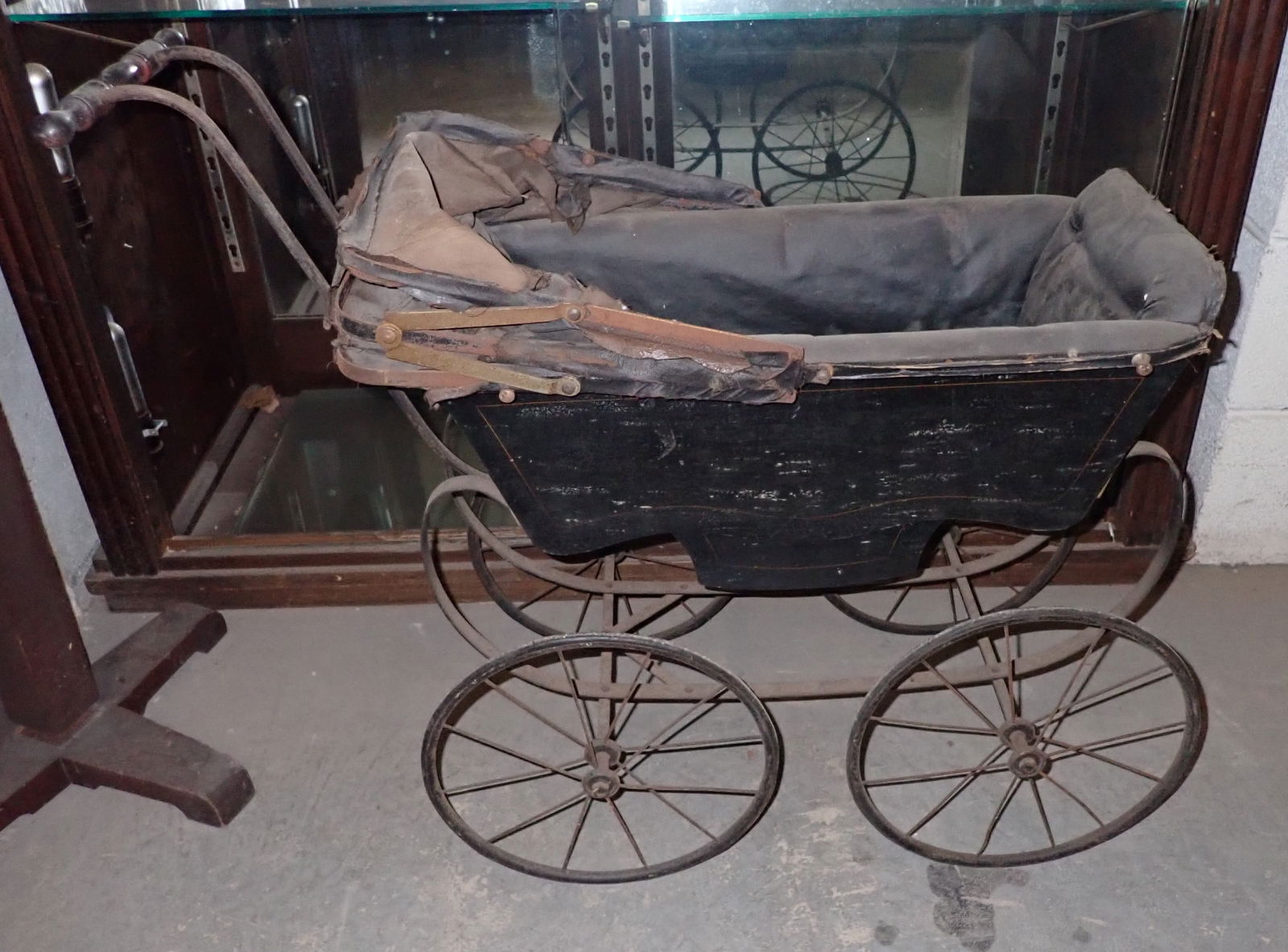 Antique Baby Carriage: Apprx 12" x 32" x 27 1/2" tall. No in house shipping