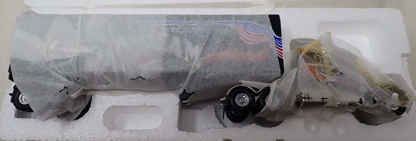 Matchbox Jim Beam Tractor Trailer (1 of 2)