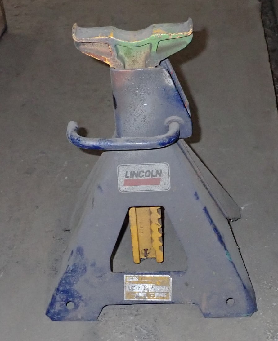 Lincoln Jack Stand (1 of 1)