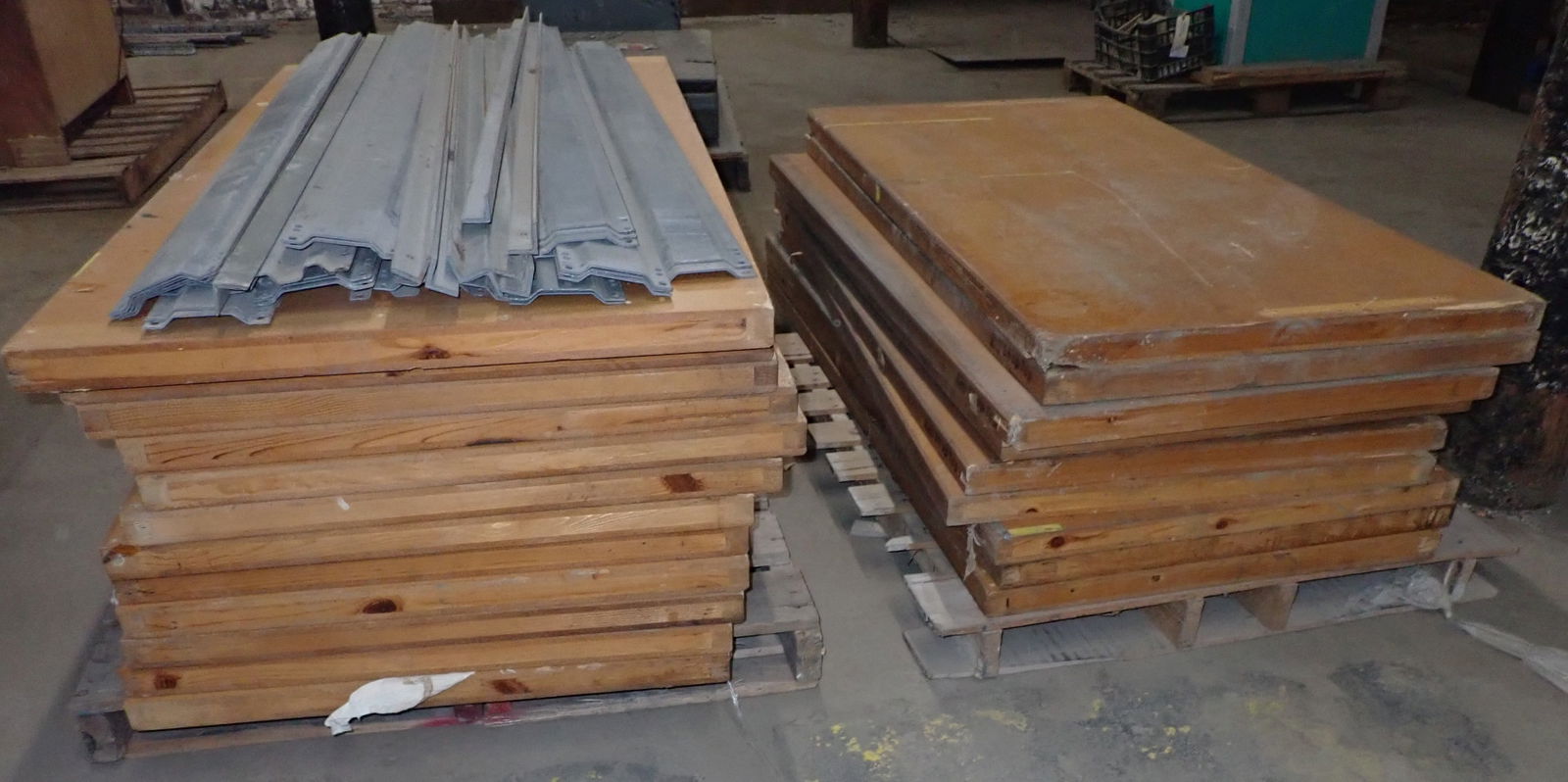 Work Benches: Tops are approx 1 3/4" x 30" x 60" . Apprx 21 tops and only 26 legs . Did not count the braces. Take what you want and leave the rest. Pick up at Building B Location. No in house shipping !