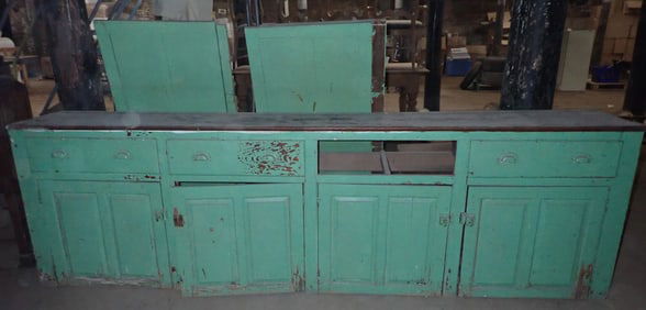 Counter in Green Paint