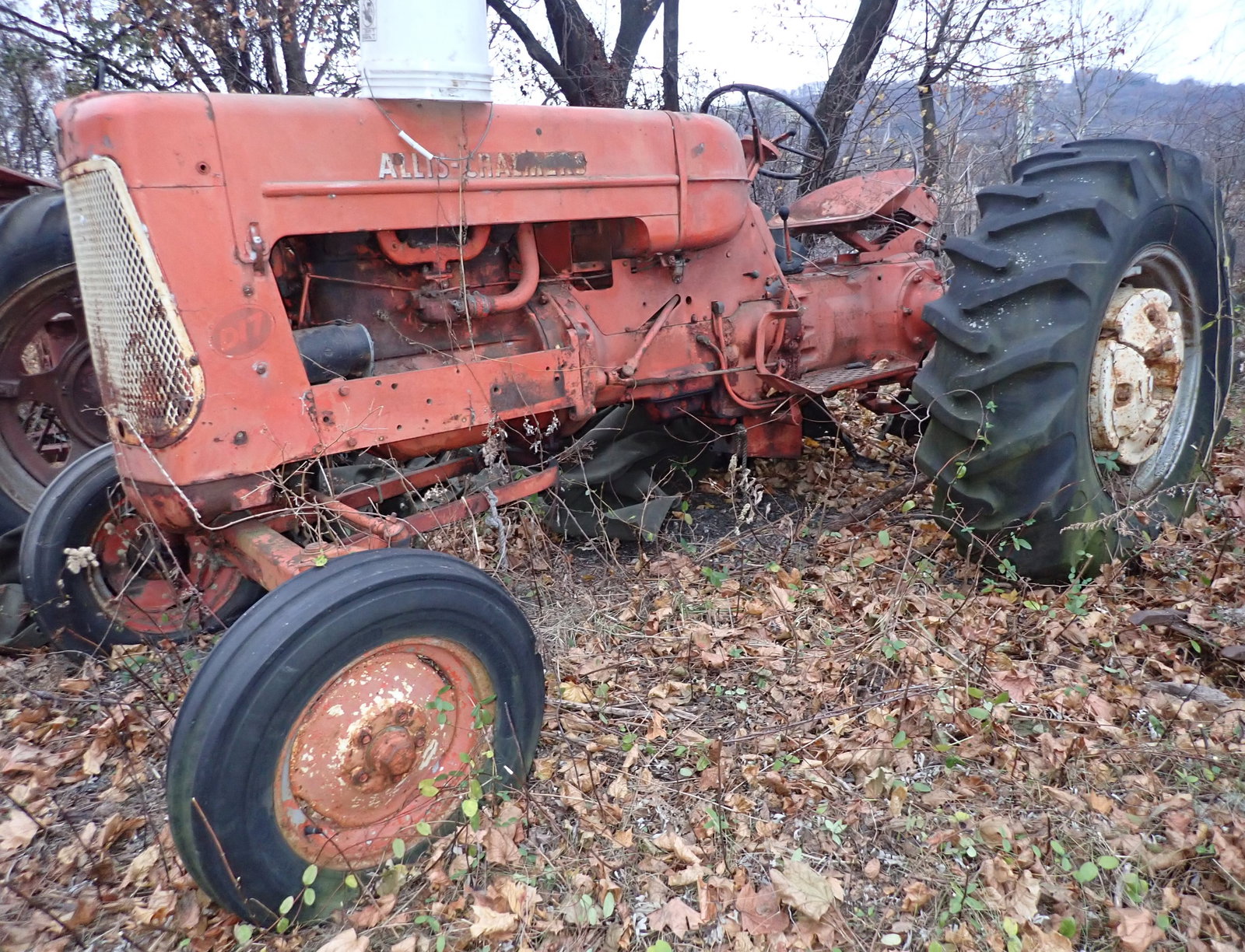 Allis Chalmers D17 Tractor w/ Loader (1 of 20)