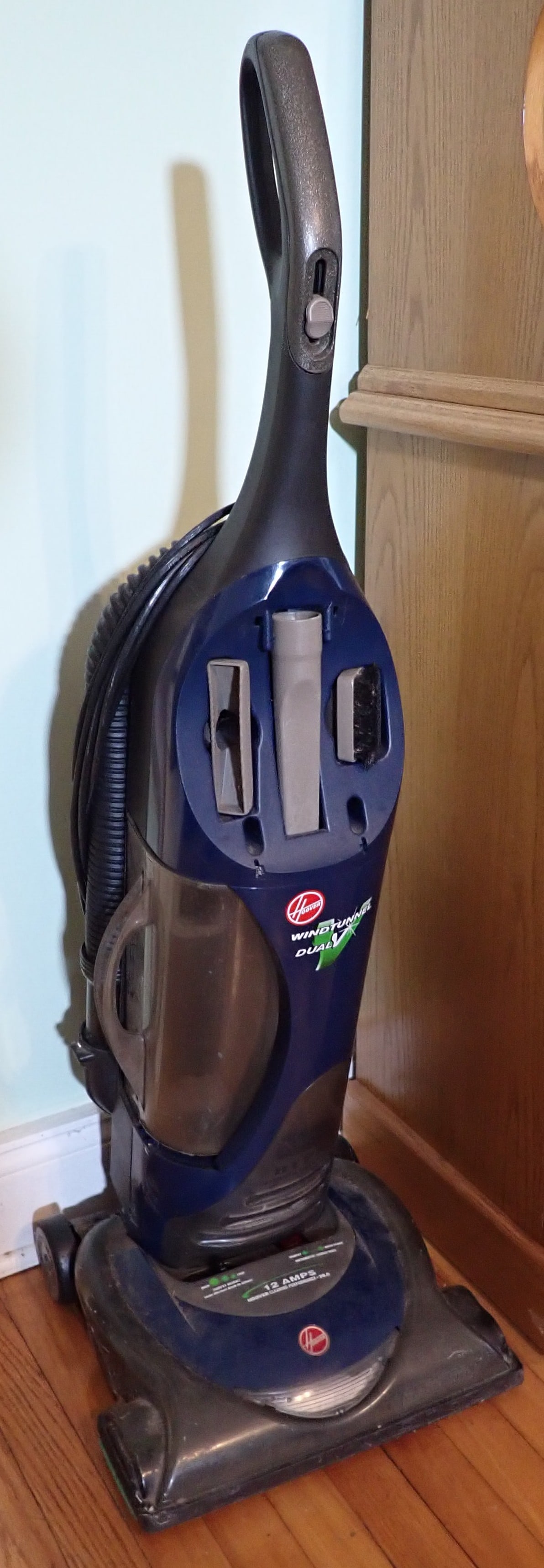 Hoover Wind Tunnel Dual V Vacuum (1 of 1)