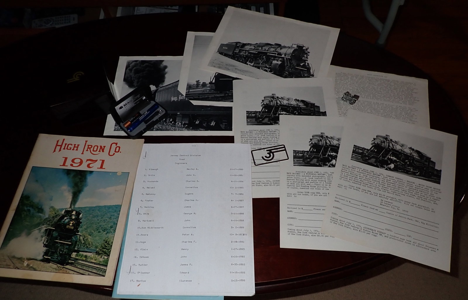 Conrail Flashlight 1971 High Iron Magazine Pewter Train: Conrail box is empty.