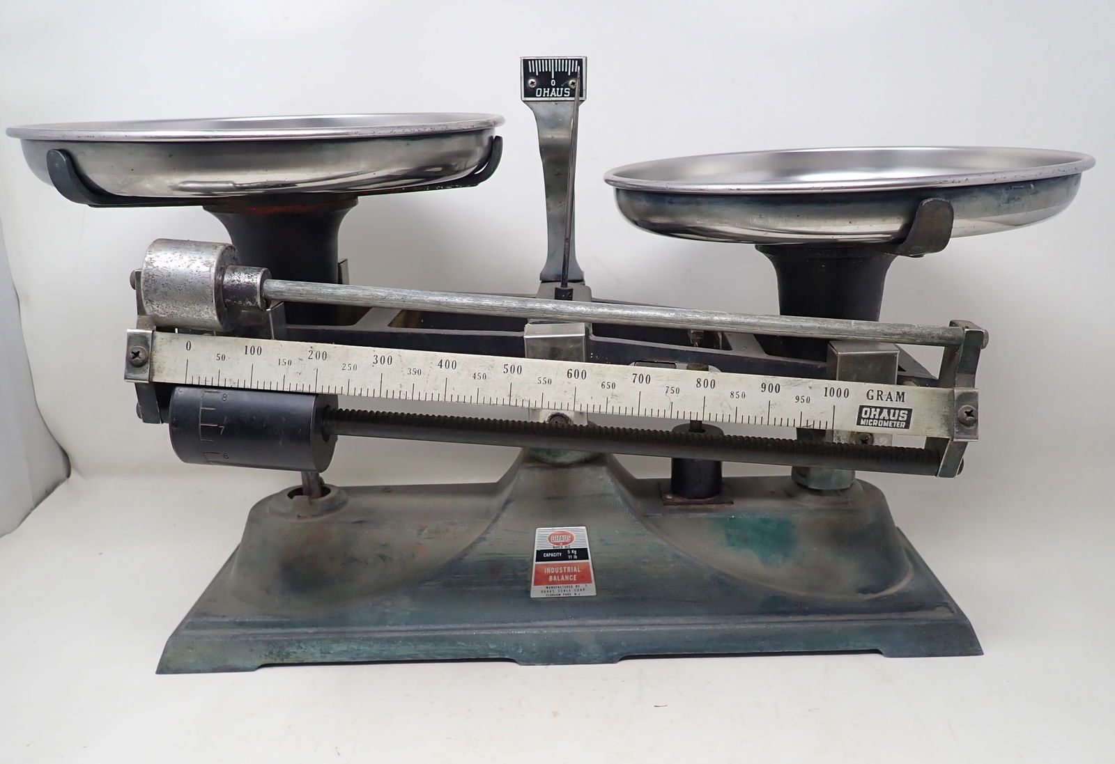 Ohaus 1000 Gram Balance Scale (1 of 2)