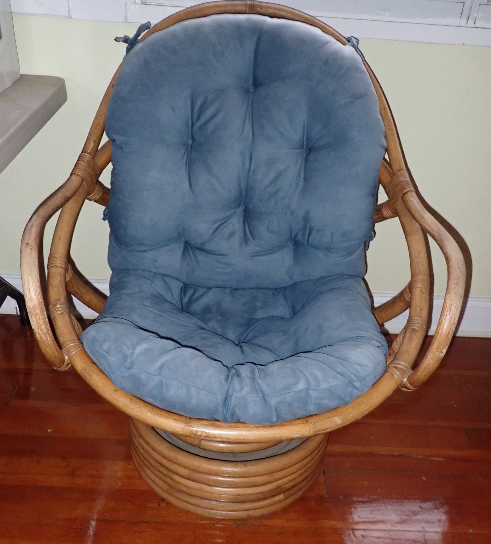 Rattan Swivel Chair: Apprx 30 1/4" wide, 19" to seat, 22" deep, 37" tall. No in house shipping !