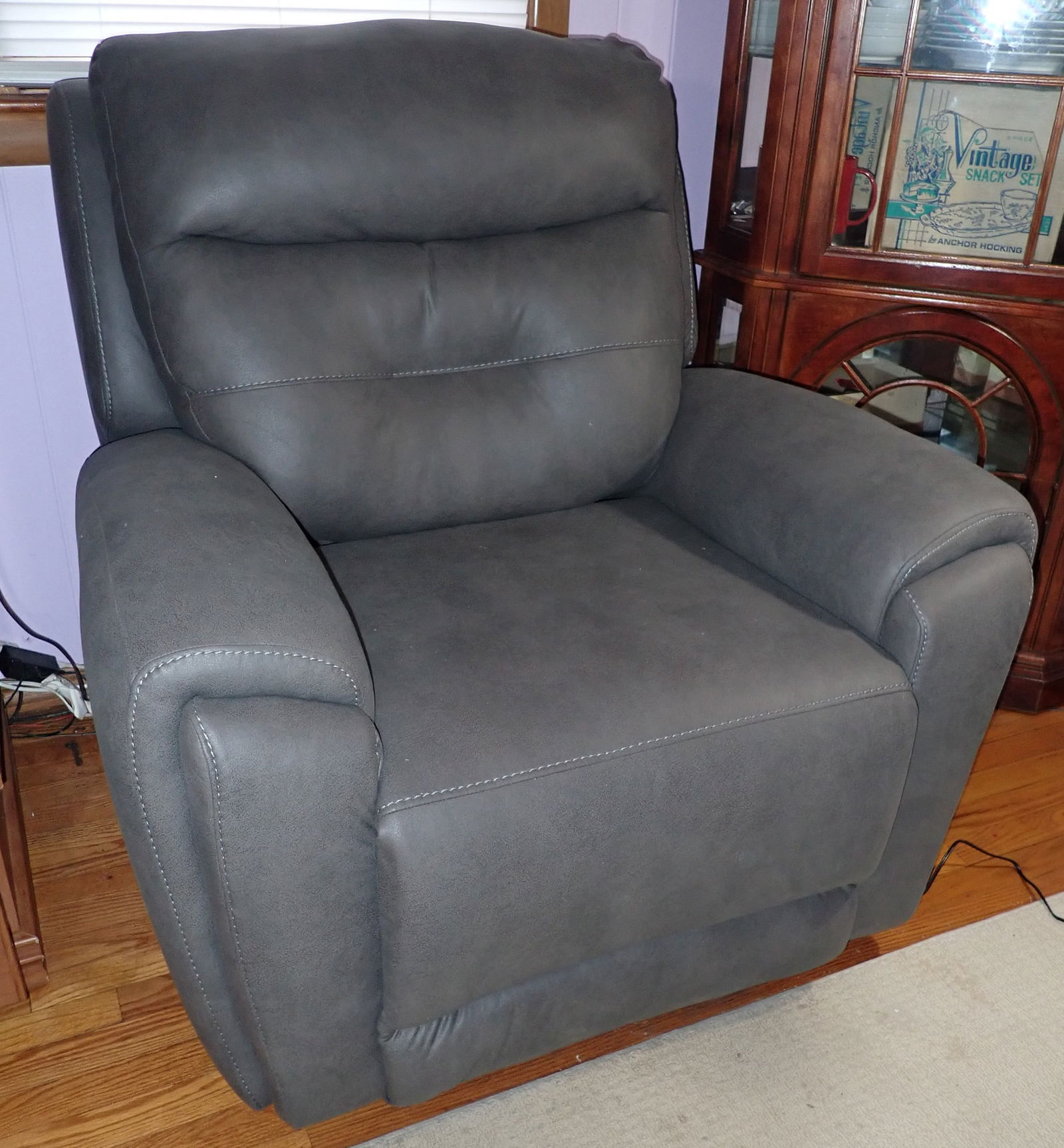 Electric Recliner (1 of 2)