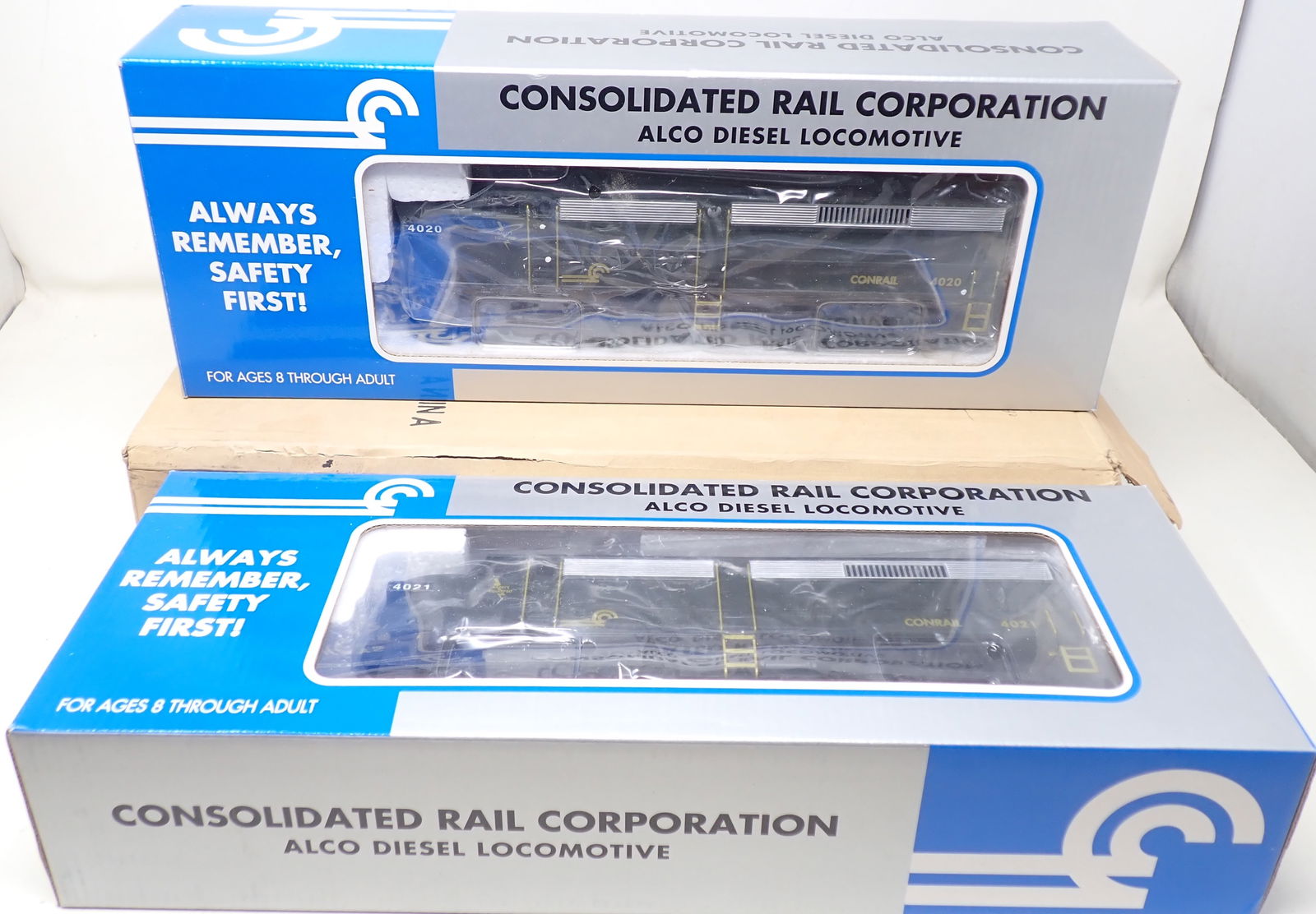 K-Line Conrail Diesel Locomotive & Dummy (1 of 7)