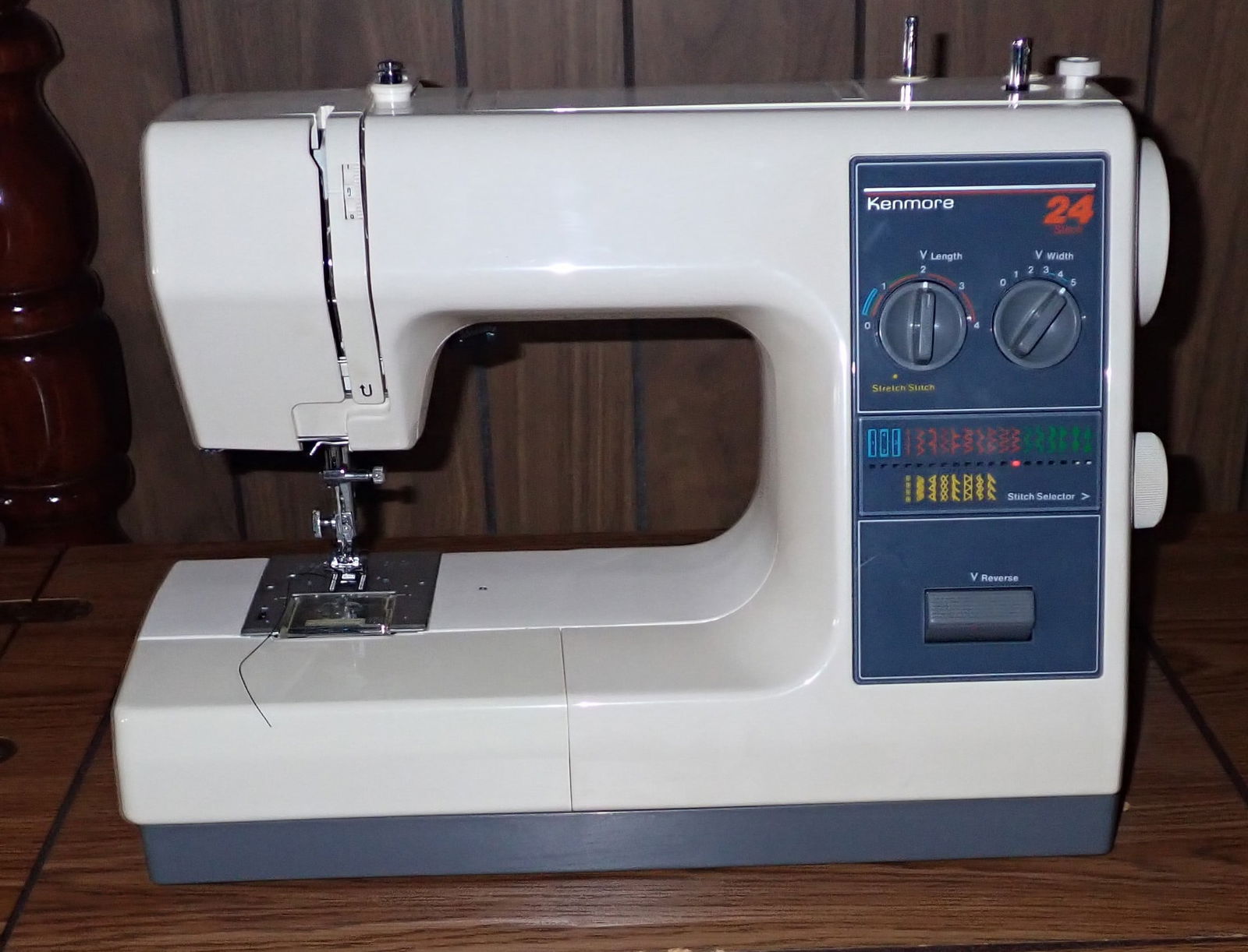 Kenmore Sewing Machine (1 of 7)