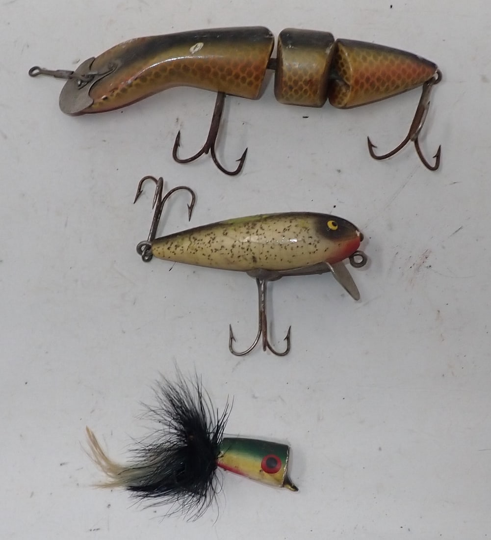 Antique Wooden Fishing Lures: Longest is apprx 5". Shipping available