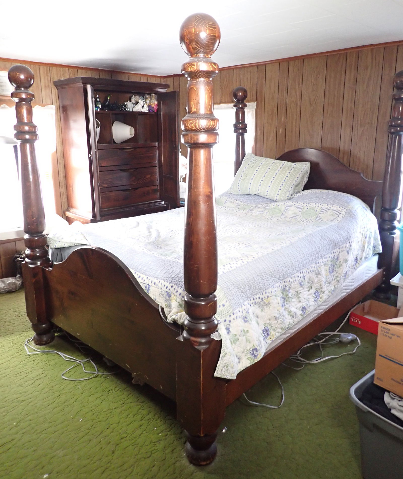 4 Poster Queen Size Bed (1 of 3)