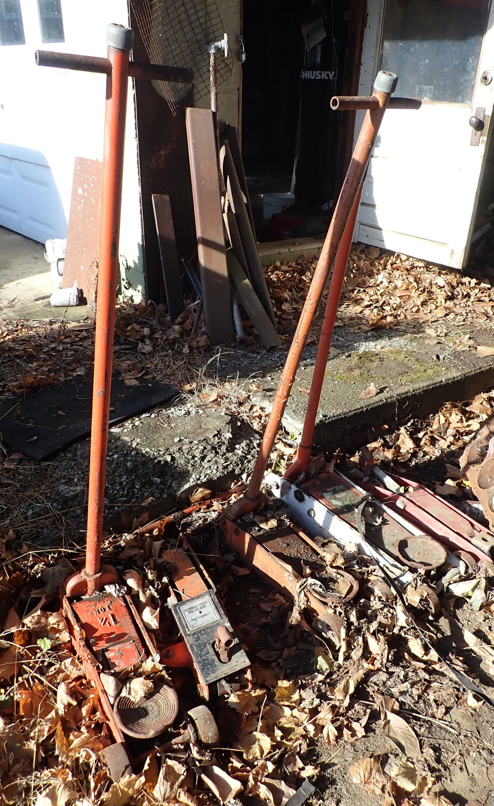 5 Floor Jacks: If snow/ice is on ground by pick up time, buyer is responsible for digging items out. No in house shipping