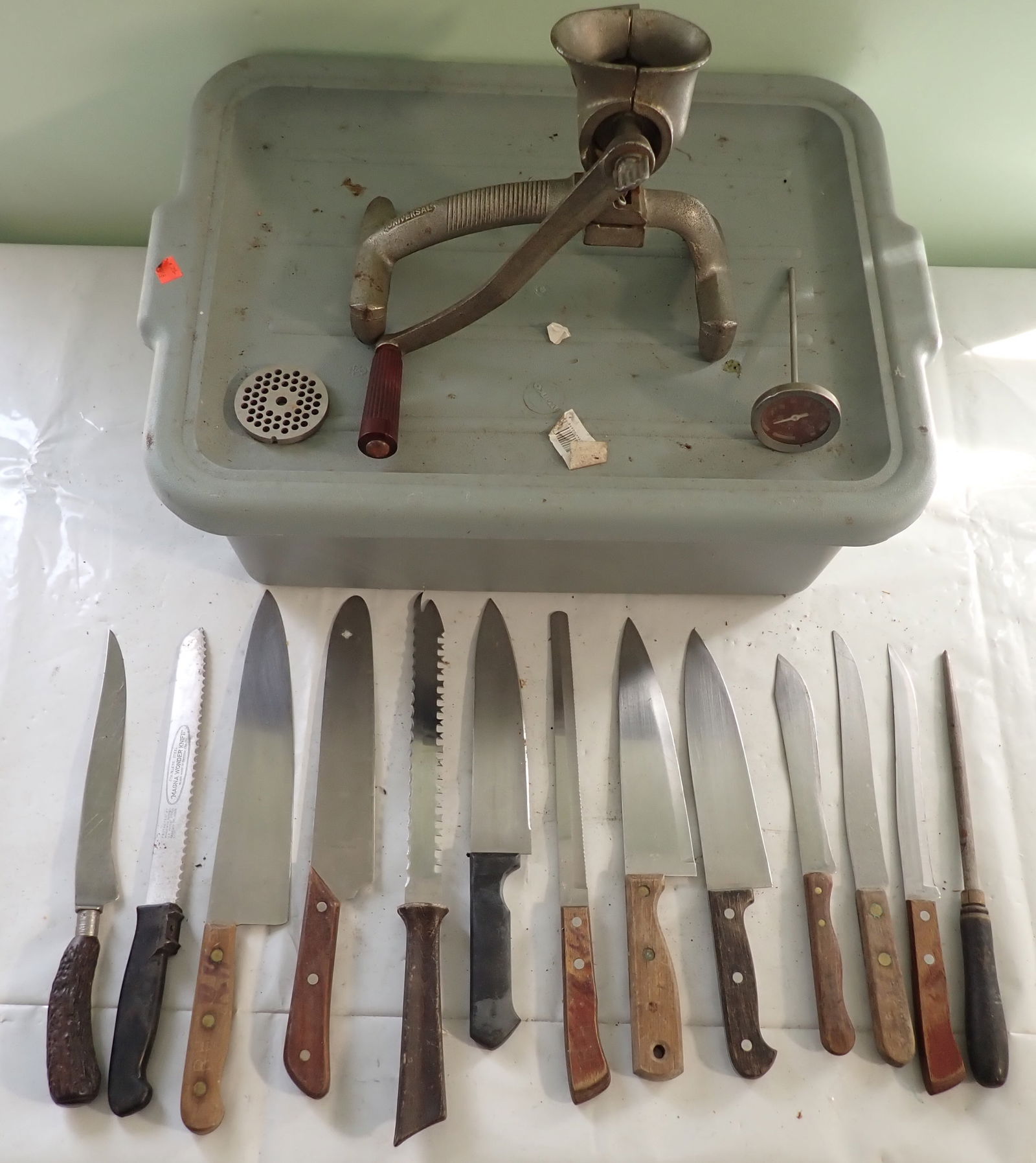 Kitchen Knives & Universale Meat Grinder (1 of 8)