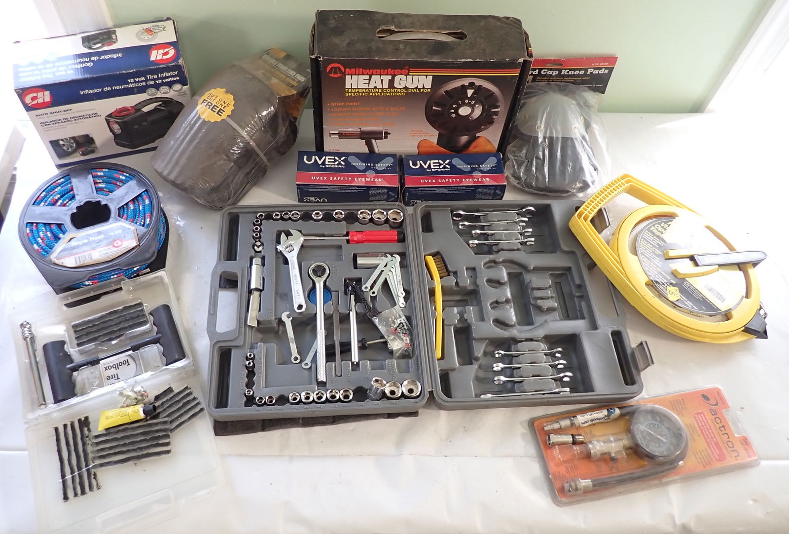 Socket Set Knee Pads 200' Tape Misc Tools (1 of 6)