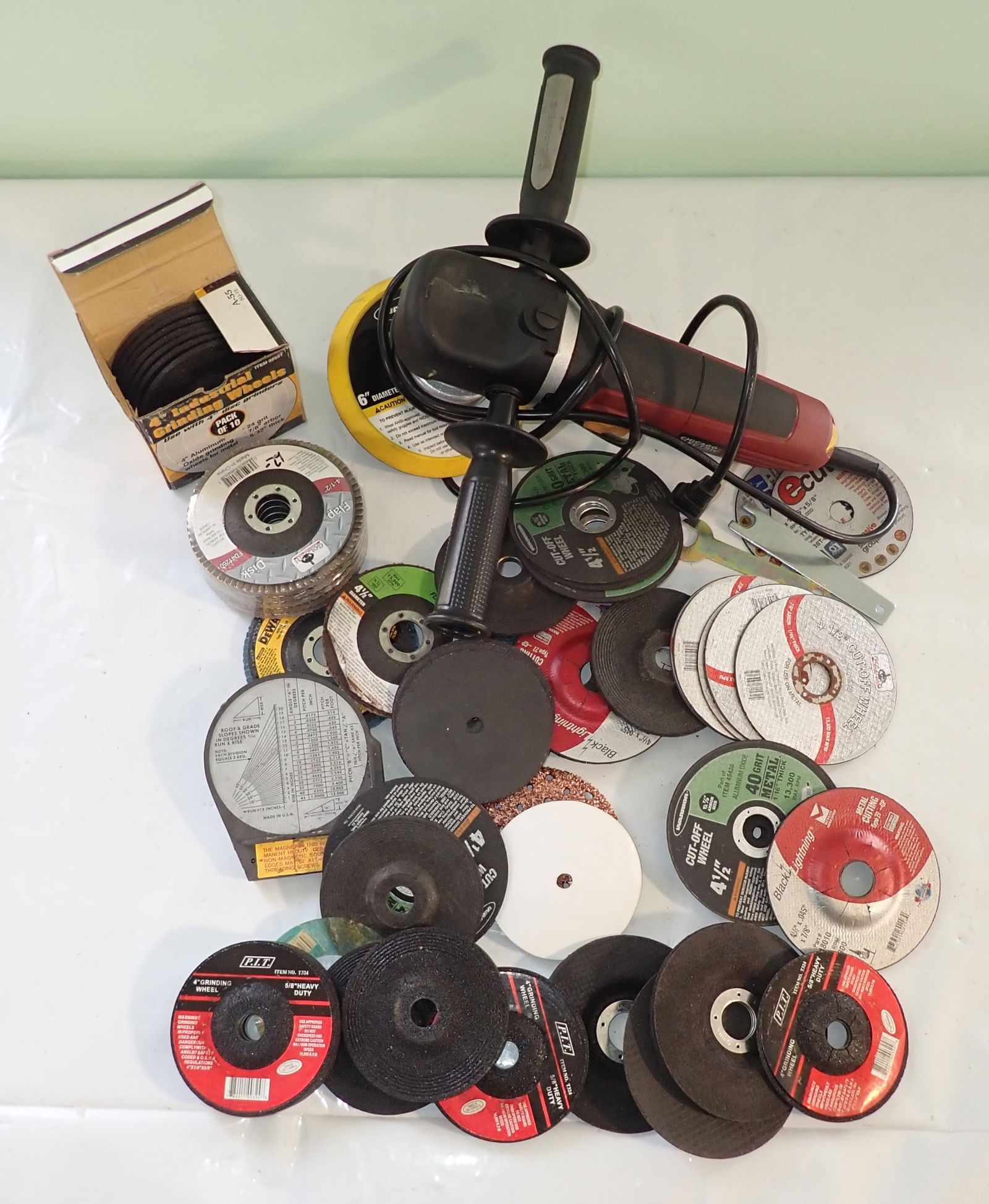 Chicago Electric Dual Polisher Grinder (1 of 4)