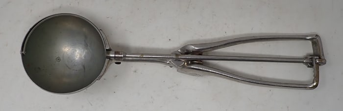 Gilchrist's No. 30 Ice Cream Scoop
