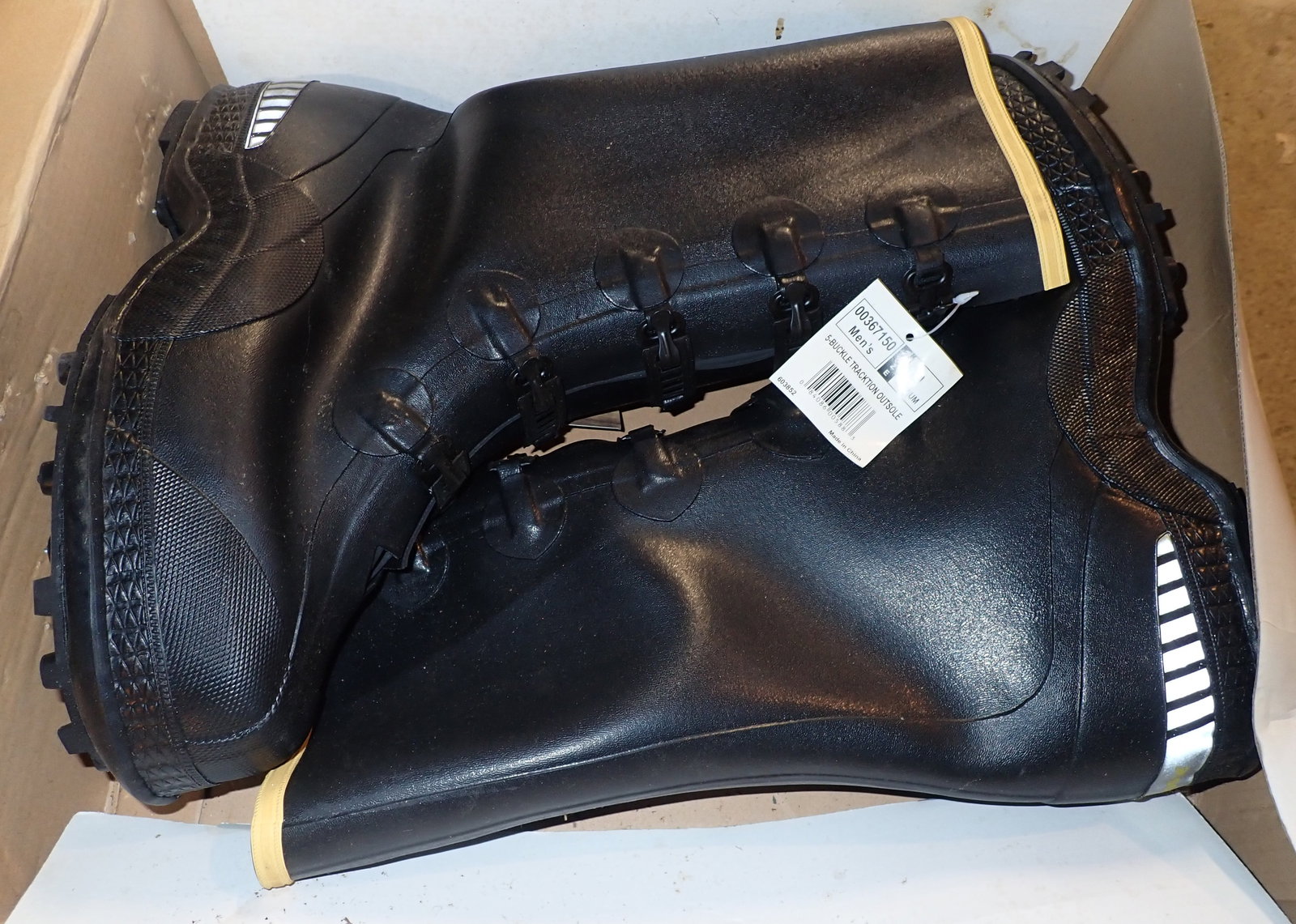 Lacrosse Mens 5 Buckle Tracktion Boots: Size 9 Medium. - Shipping available
