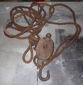 Wooden Pulley & Rope