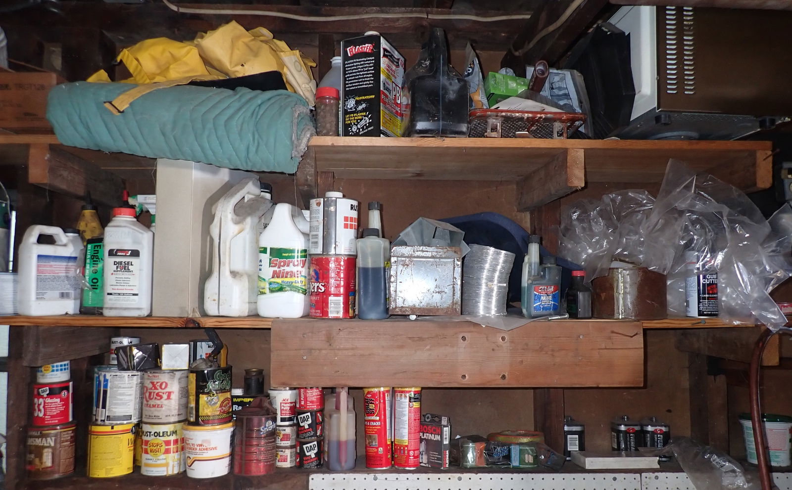 Oils Cleaners Misc Contents of Shelves (1 of 7)