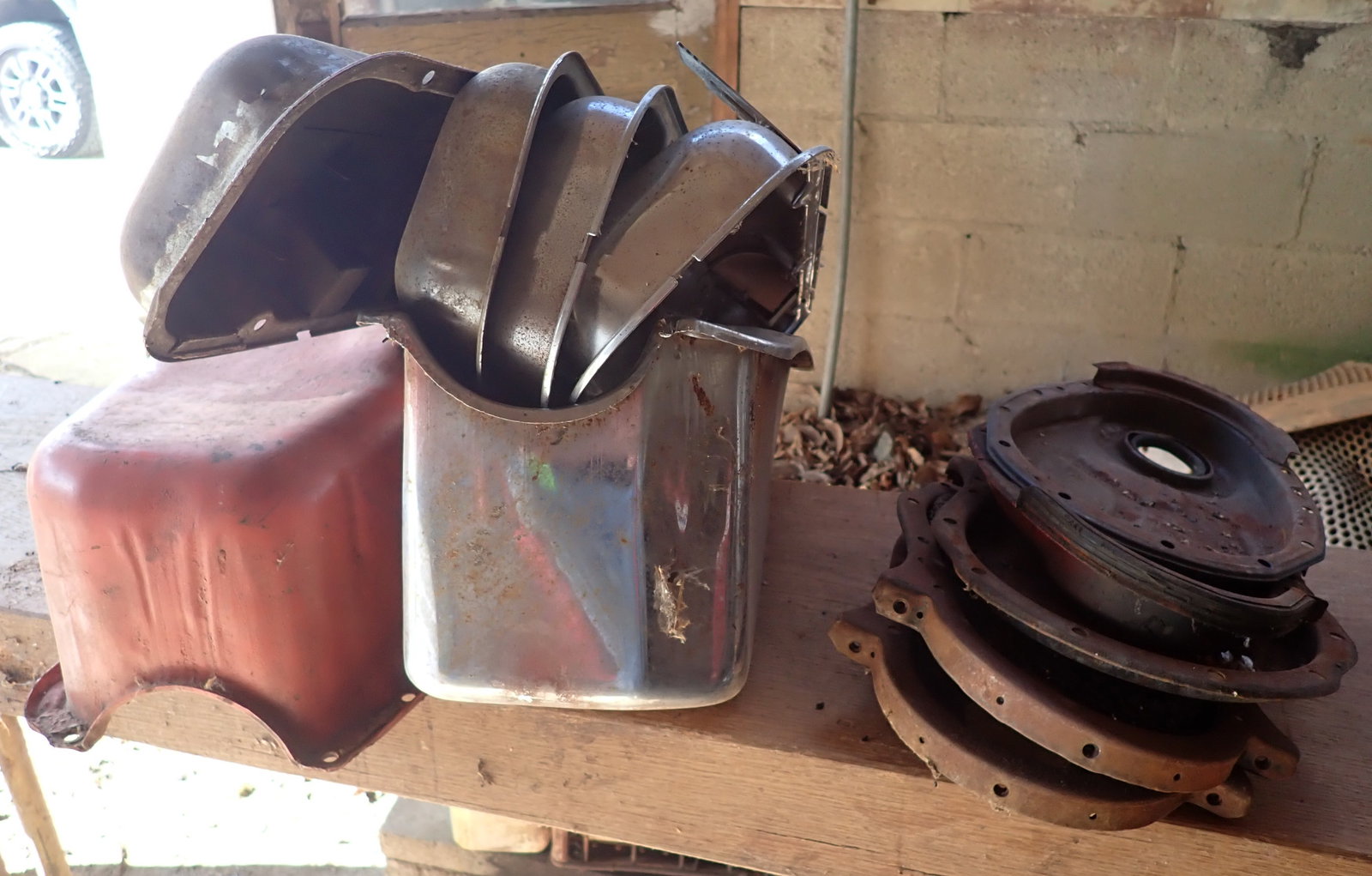 Oil Pans Valve Covers Vintage Stock Car Parts (1 of 4)