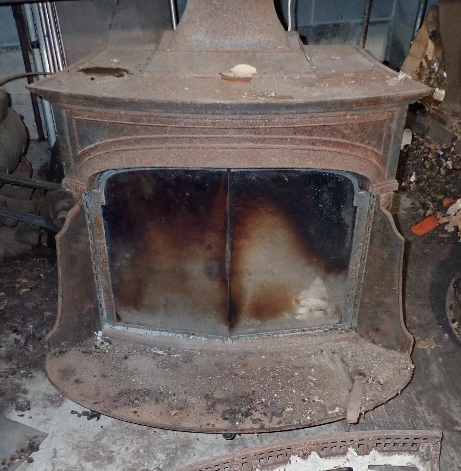 Woodstove: Approx 24"x 32"X 32" tall. No in house shipping ! This is HEAVY ! Bring proper help and equipment to remove