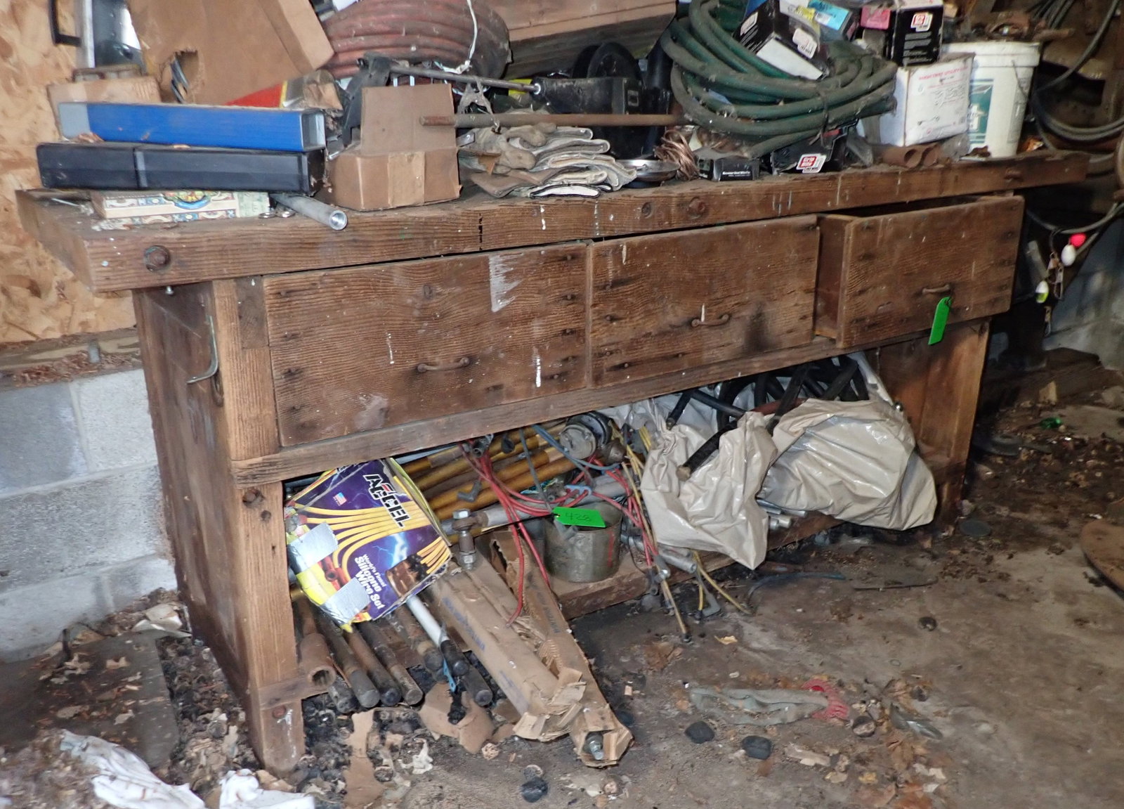 Workbench: Does not include items that are in or on it. Approx +/- 28" x 88" x 36 1/2" tall. Top is 2 1/2" thick. Pick up AFTER 1pm only ! No in house shipping !