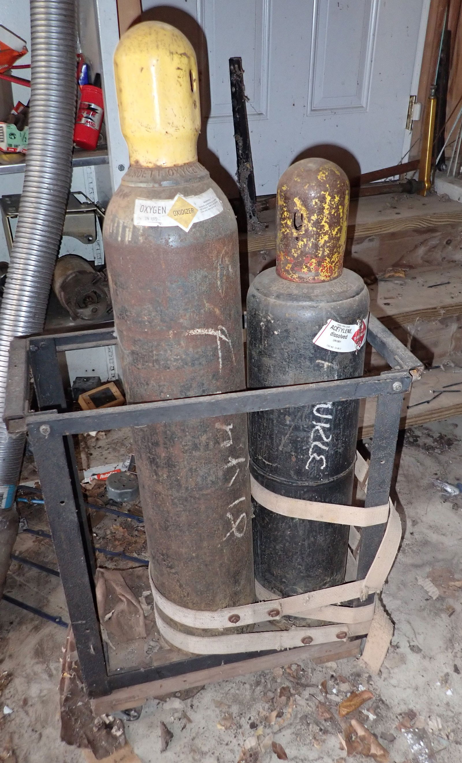 Oxygen Acetylene Tanks & Cart (1 of 1)