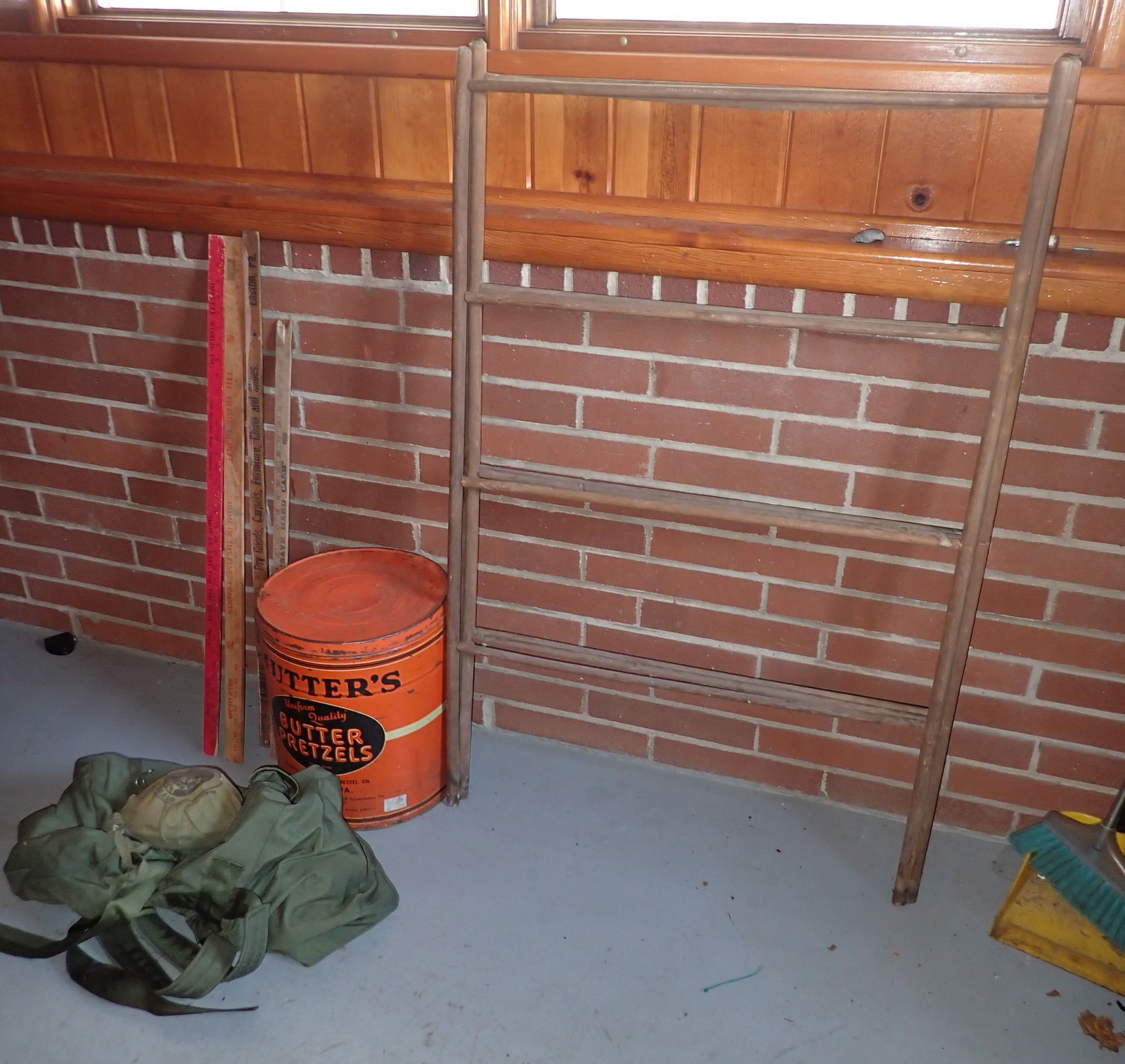 Mutter's Pretzel Tin Drying Rack Military Bag & Misc (1 of 5)