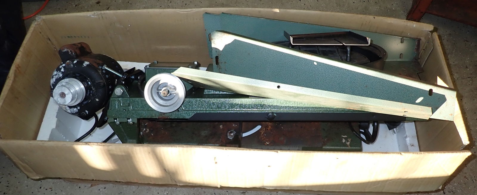 Central Machinery 4 1/2" Metal Bandsaw: We do not guarantee it is complete. Sold as pictured. No in house shipping