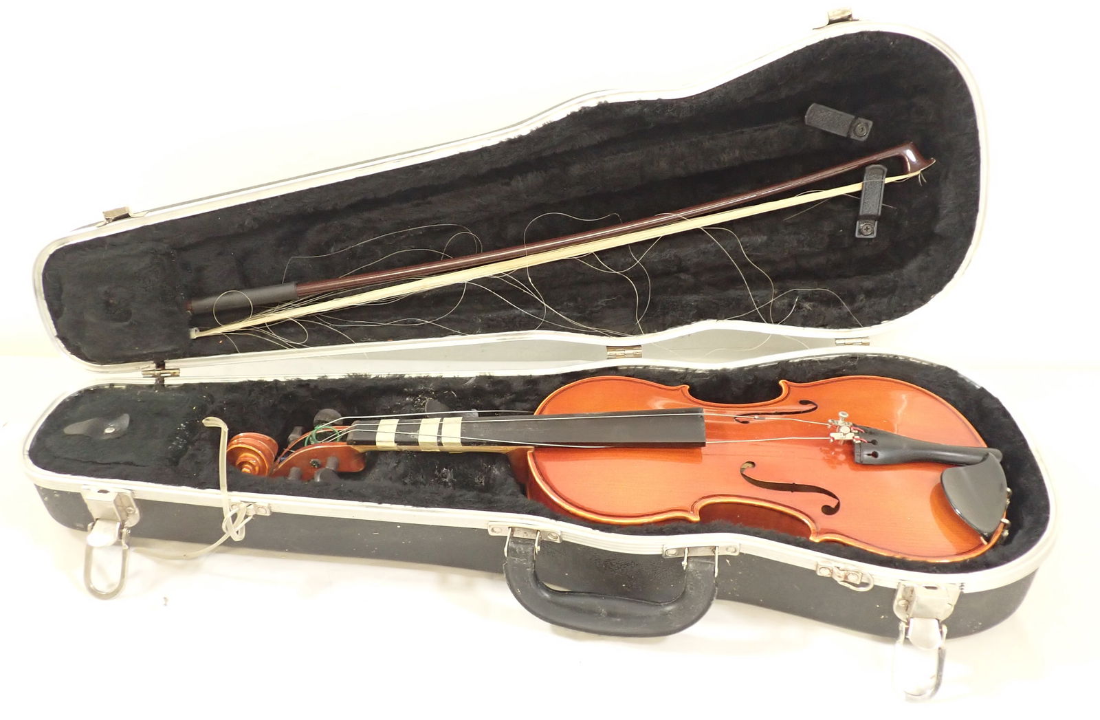 Copy of Antonious Stradivarius Violin & Case (1 of 14)