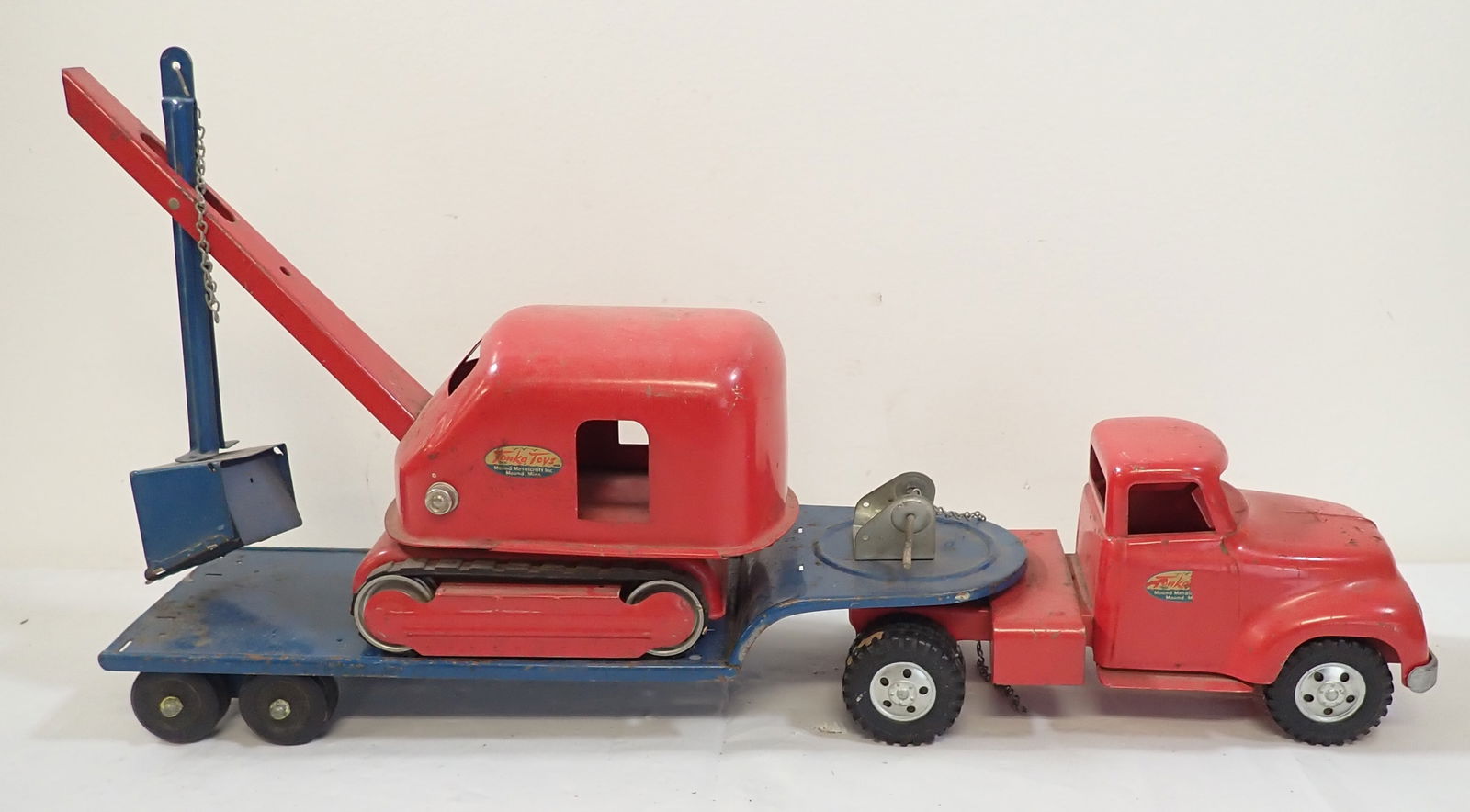 Tonka Toys Lowboy & Excavator (1 of 10)