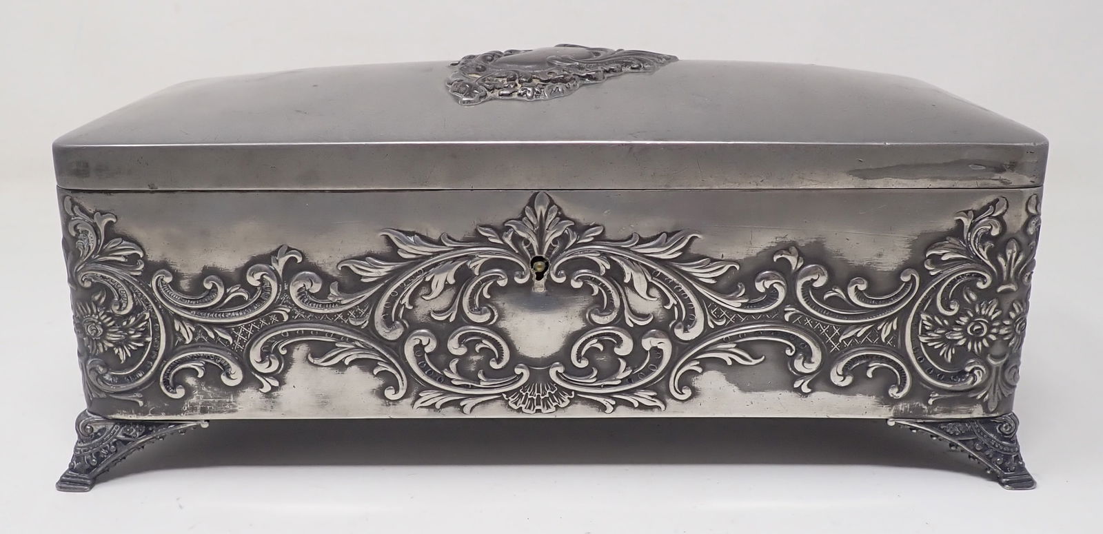 Meriden 151 Silverplate Vanity Box (1 of 6)
