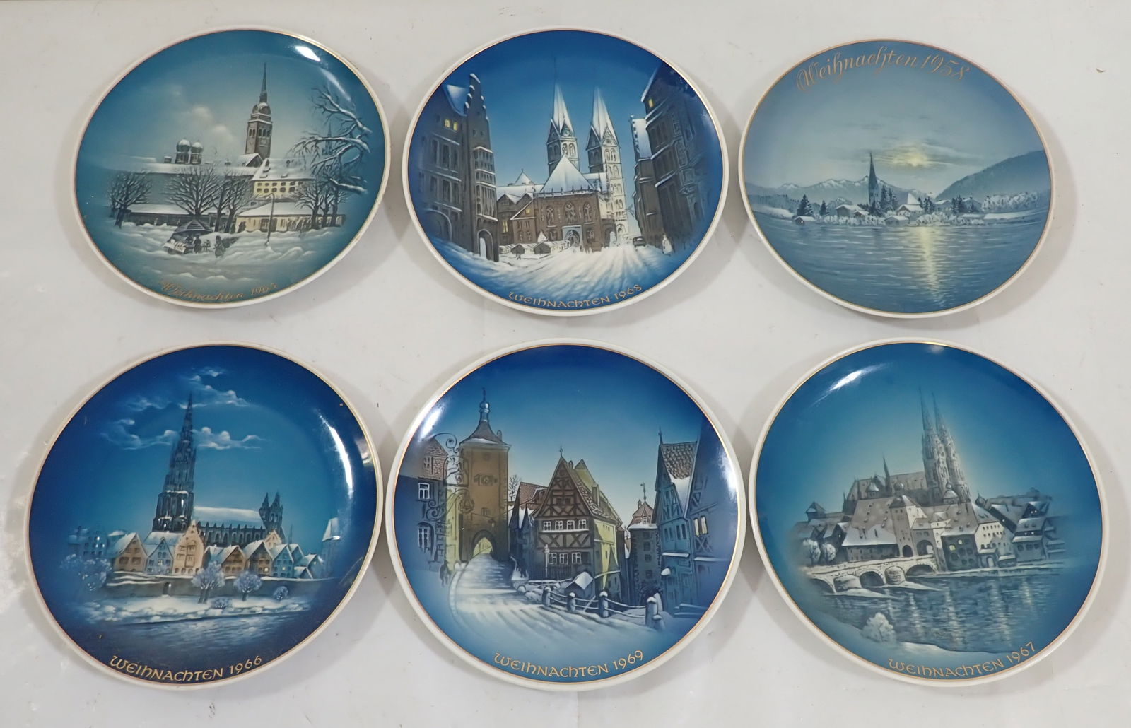6 Rosenthal Weihnachten Collector Plates: Approx 8 1/2" in diameter. No in house shipping