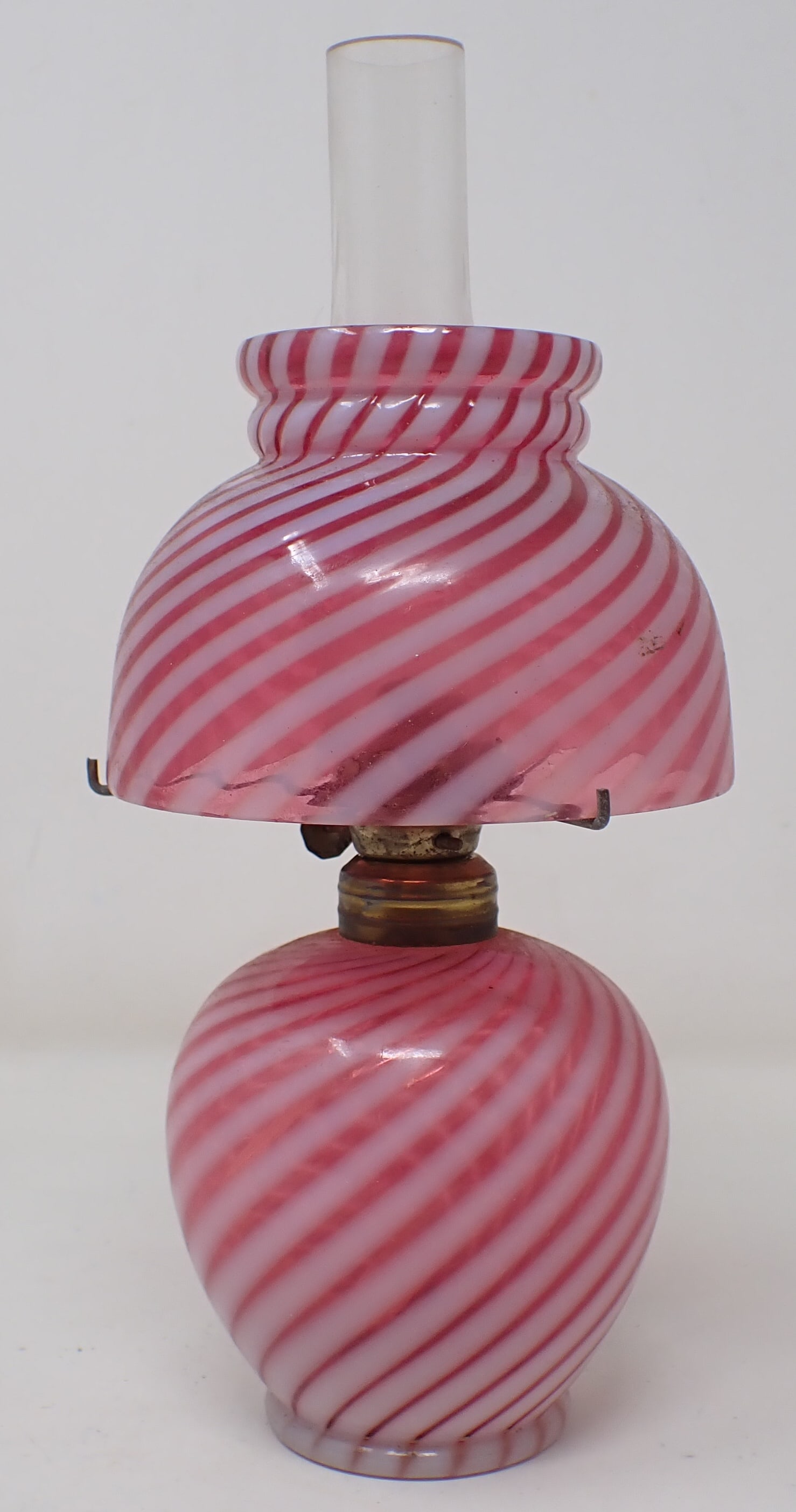 Cranberry Swirl Oil Lamp (1 of 3)